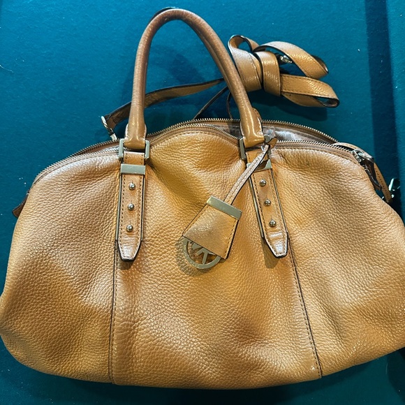 Michael Kors Tan leather purse - Picture 1 of 5